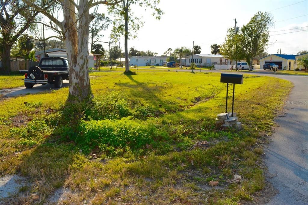 待售: $90,000 (0.37 acres)