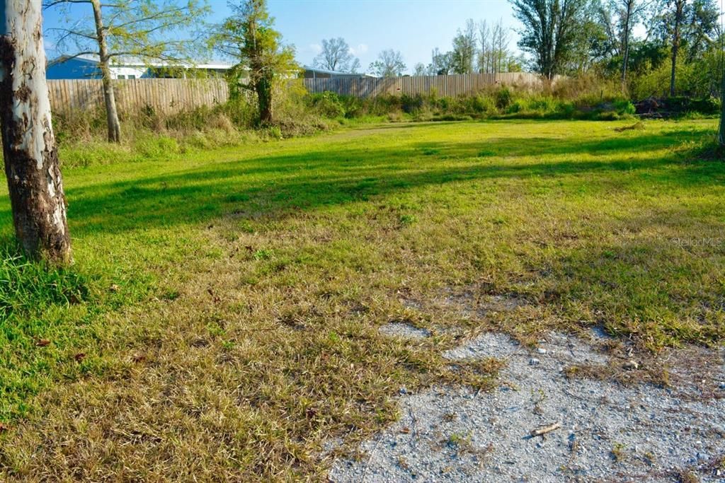 待售: $90,000 (0.37 acres)