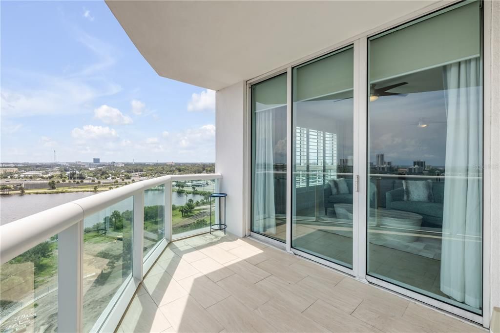 En Venta: $549,000 (3 camas, 3 baños, 2239 Pies cuadrados)