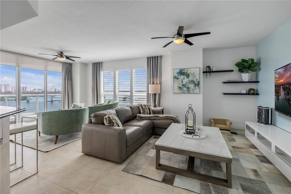 En Venta: $549,000 (3 camas, 3 baños, 2239 Pies cuadrados)