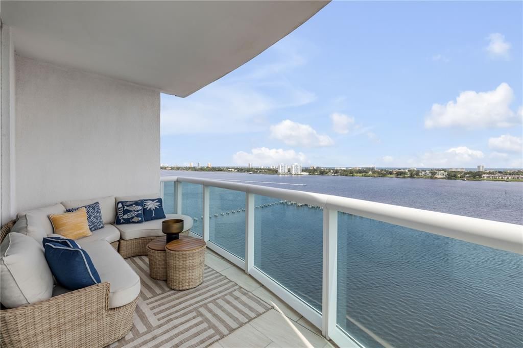 En Venta: $549,000 (3 camas, 3 baños, 2239 Pies cuadrados)