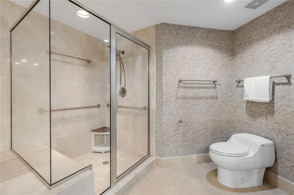 En Venta: $549,000 (3 camas, 3 baños, 2239 Pies cuadrados)