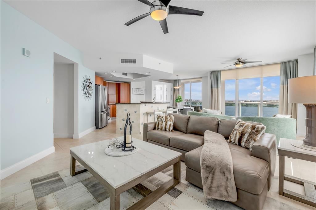 En Venta: $549,000 (3 camas, 3 baños, 2239 Pies cuadrados)