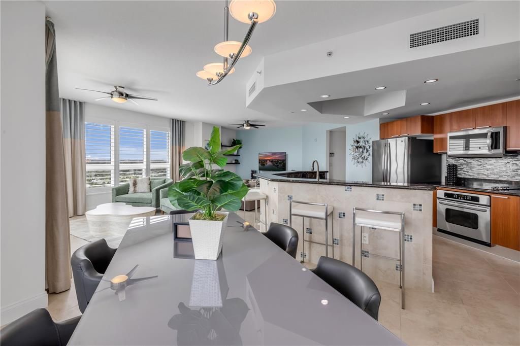 En Venta: $549,000 (3 camas, 3 baños, 2239 Pies cuadrados)