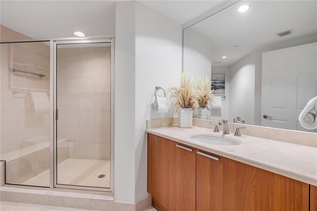 En Venta: $549,000 (3 camas, 3 baños, 2239 Pies cuadrados)