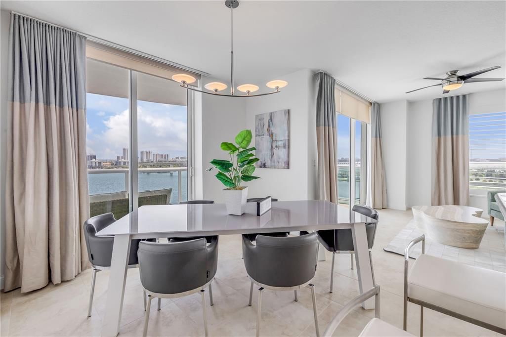 En Venta: $549,000 (3 camas, 3 baños, 2239 Pies cuadrados)