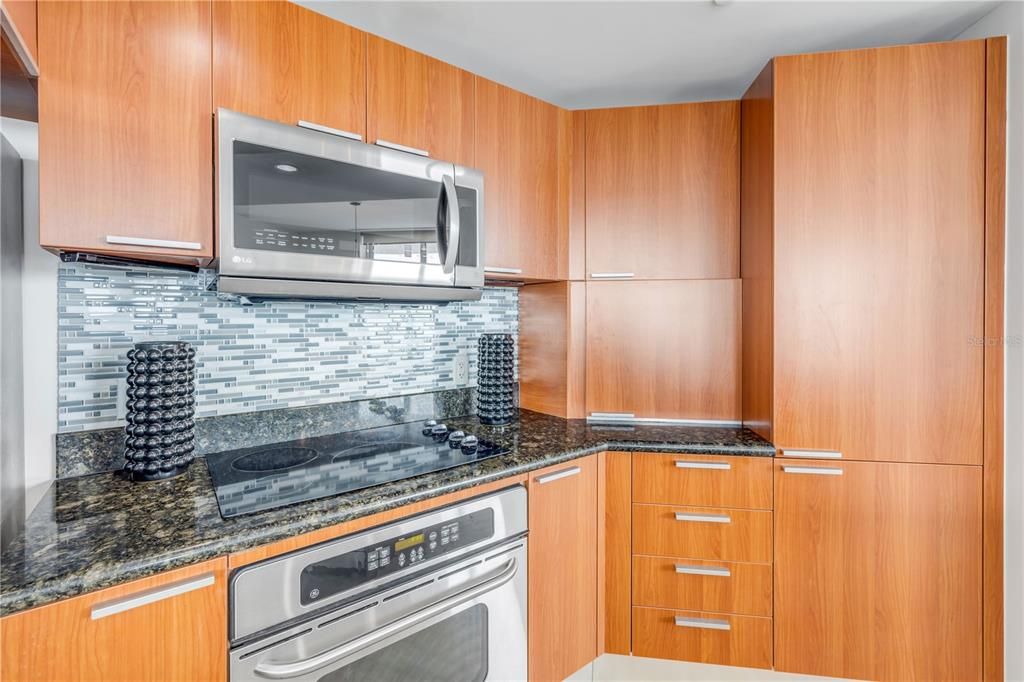 En Venta: $549,000 (3 camas, 3 baños, 2239 Pies cuadrados)