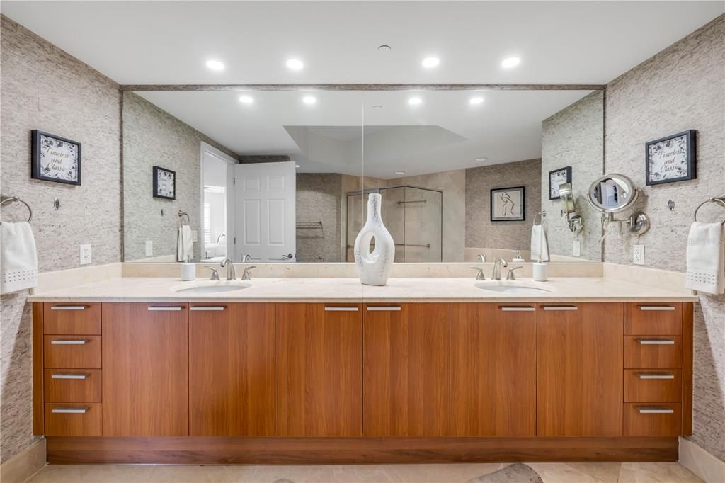 En Venta: $549,000 (3 camas, 3 baños, 2239 Pies cuadrados)