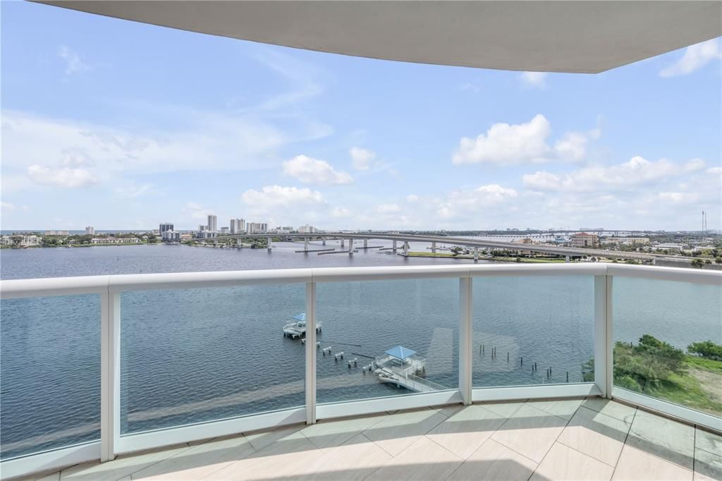 En Venta: $549,000 (3 camas, 3 baños, 2239 Pies cuadrados)