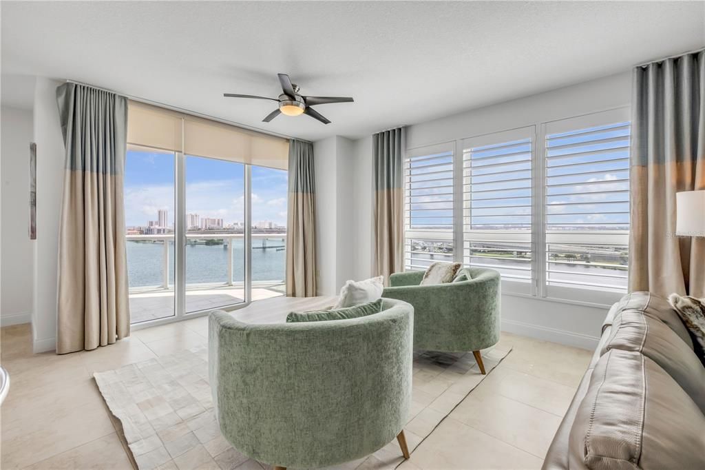 En Venta: $549,000 (3 camas, 3 baños, 2239 Pies cuadrados)