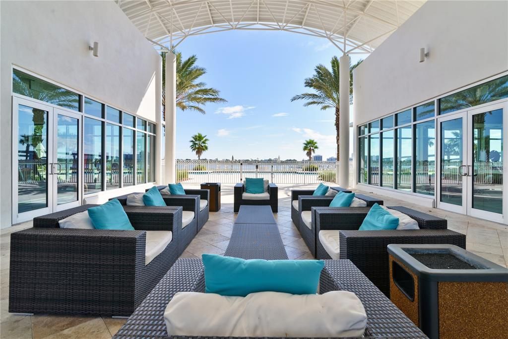 En Venta: $549,000 (3 camas, 3 baños, 2239 Pies cuadrados)