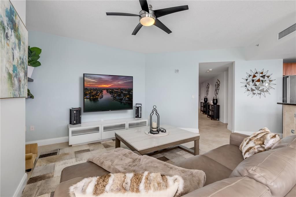 En Venta: $549,000 (3 camas, 3 baños, 2239 Pies cuadrados)