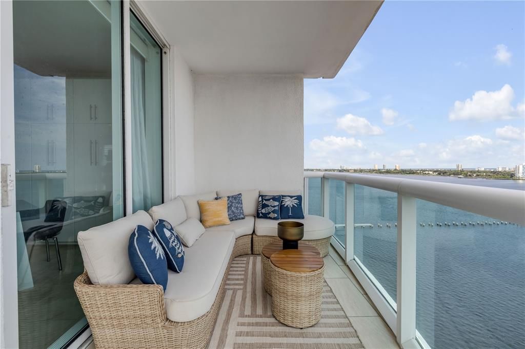 En Venta: $549,000 (3 camas, 3 baños, 2239 Pies cuadrados)