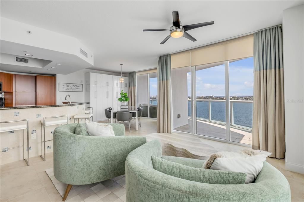 En Venta: $549,000 (3 camas, 3 baños, 2239 Pies cuadrados)