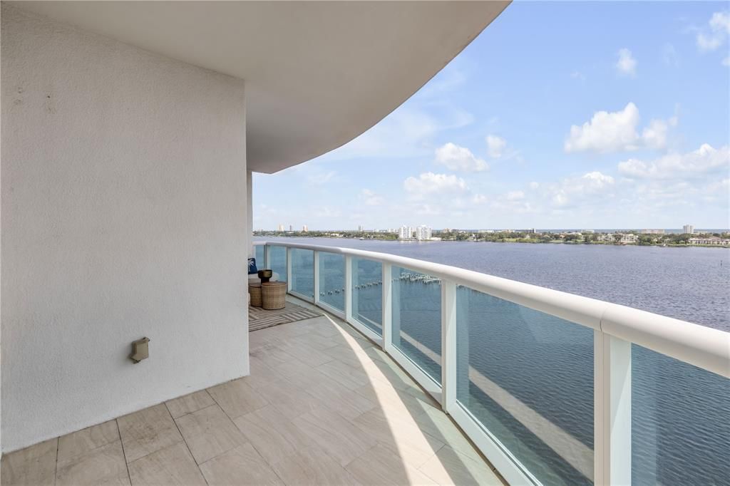 En Venta: $549,000 (3 camas, 3 baños, 2239 Pies cuadrados)