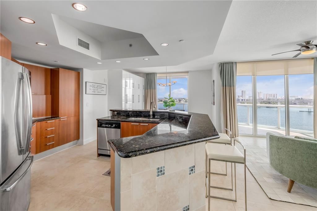 En Venta: $549,000 (3 camas, 3 baños, 2239 Pies cuadrados)