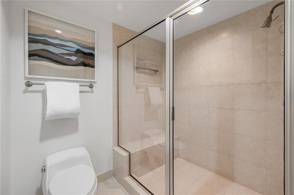 En Venta: $549,000 (3 camas, 3 baños, 2239 Pies cuadrados)