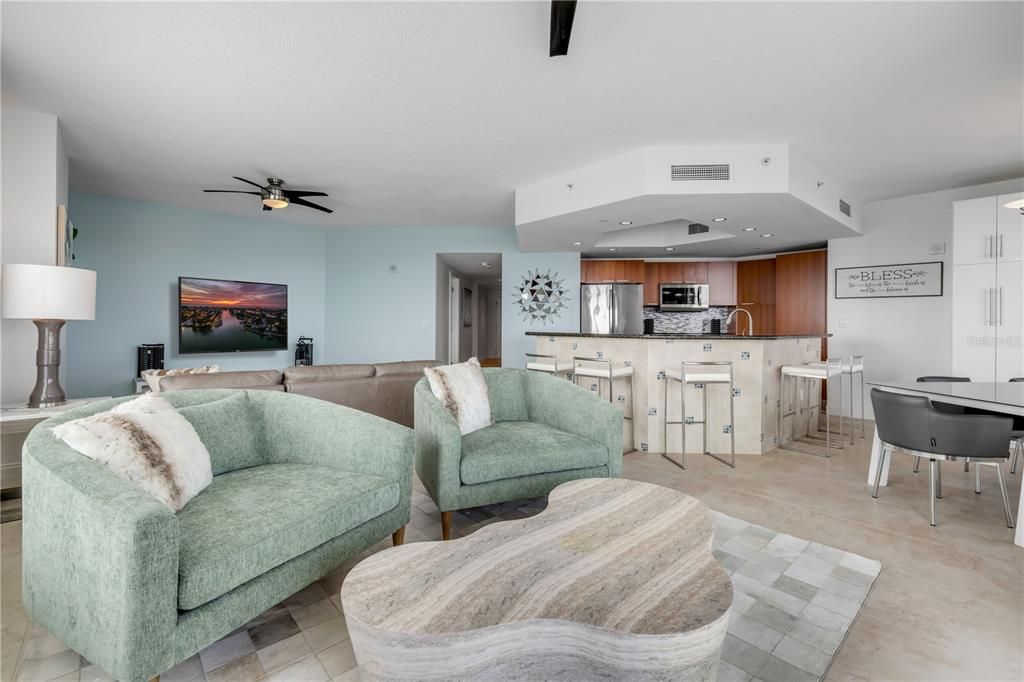 En Venta: $549,000 (3 camas, 3 baños, 2239 Pies cuadrados)