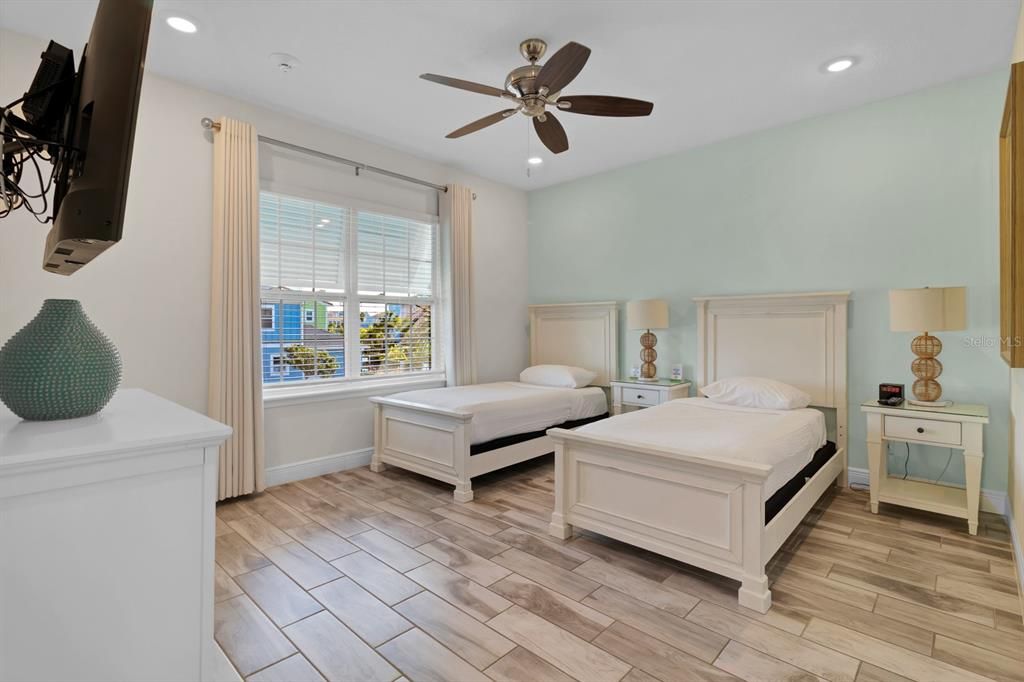 待售: $1,499,000 (8 贝兹, 9 浴室, 4815 平方英尺)