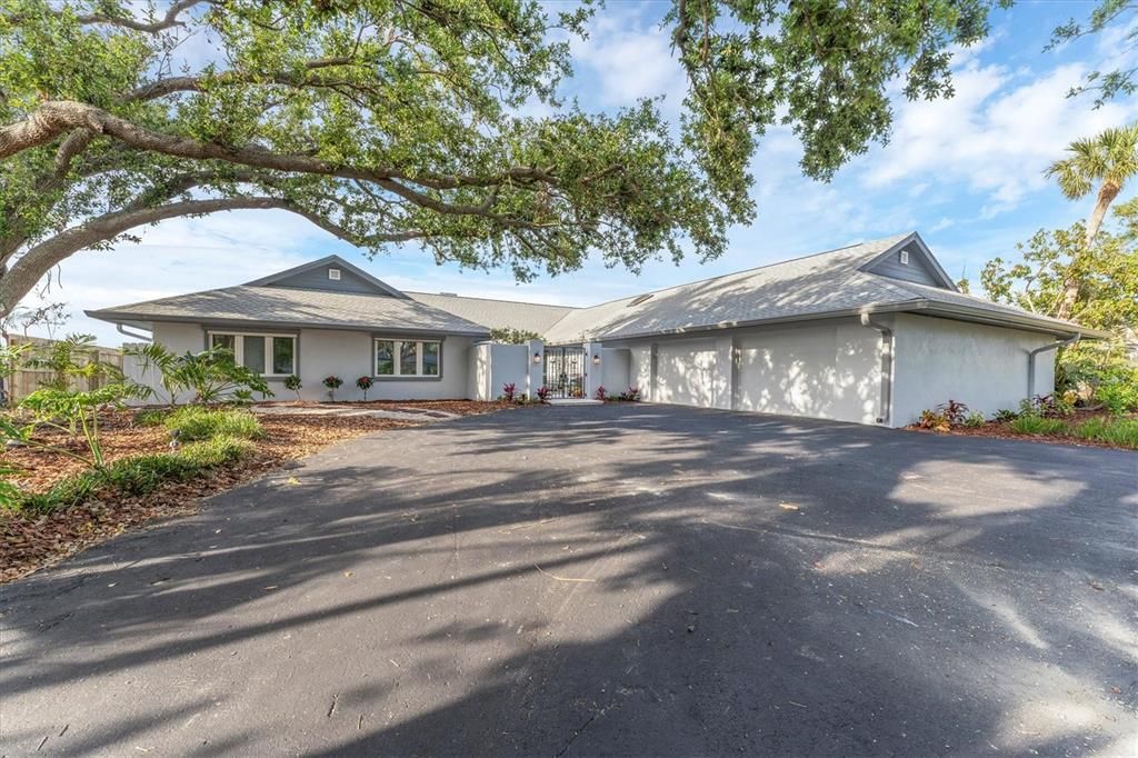 Activo con contrato: $2,999,999 (6 camas, 4 baños, 4529 Pies cuadrados)