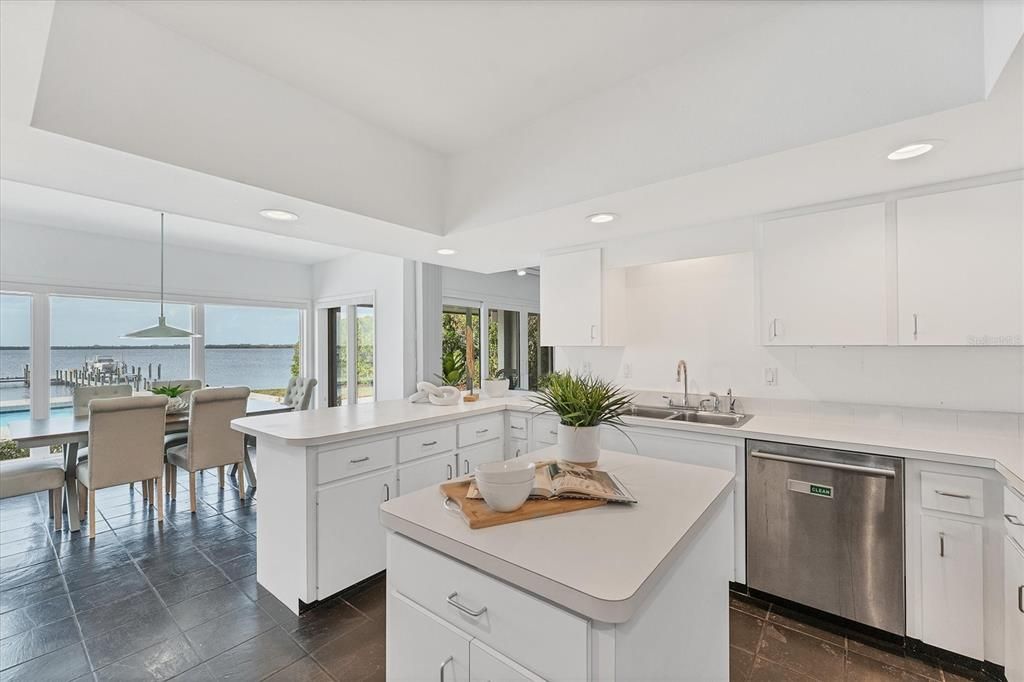 Activo con contrato: $2,999,999 (6 camas, 4 baños, 4529 Pies cuadrados)