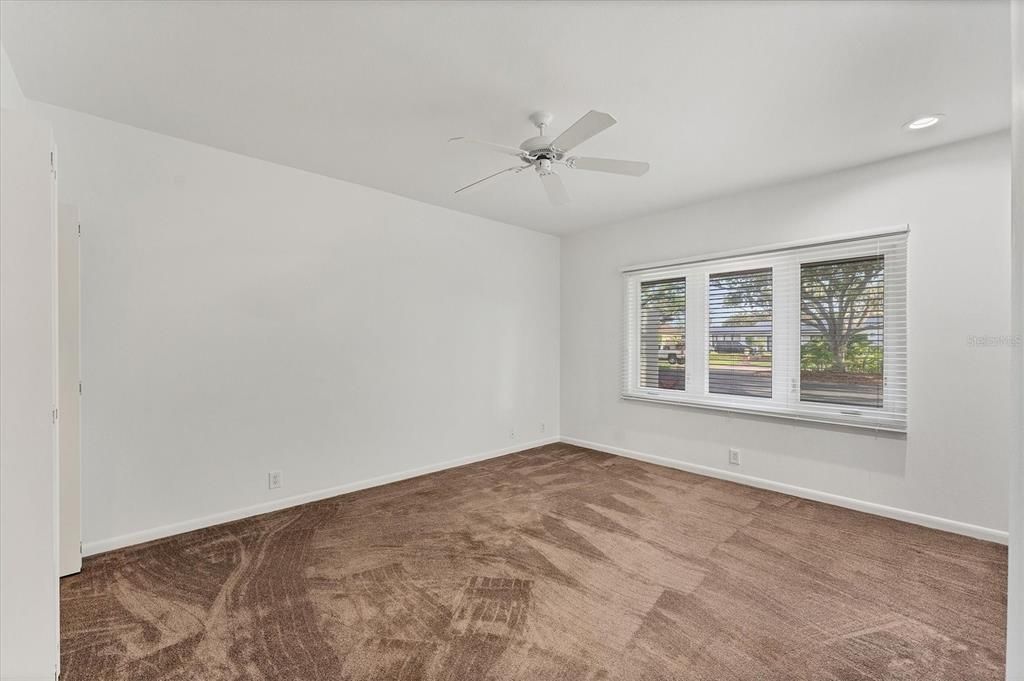 Activo con contrato: $2,999,999 (6 camas, 4 baños, 4529 Pies cuadrados)