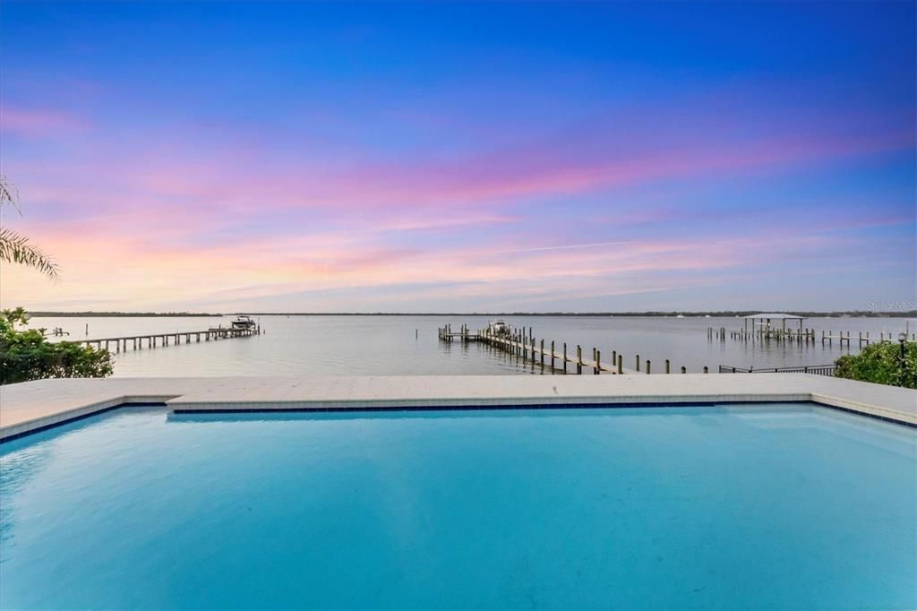 Activo con contrato: $2,999,999 (6 camas, 4 baños, 4529 Pies cuadrados)