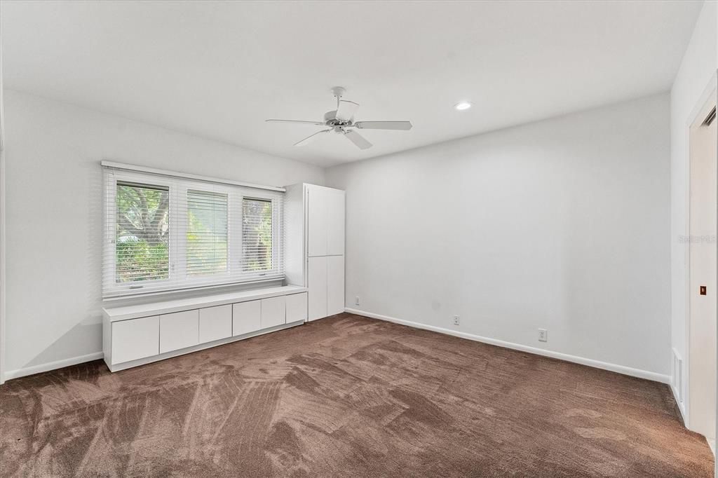 Activo con contrato: $2,999,999 (6 camas, 4 baños, 4529 Pies cuadrados)