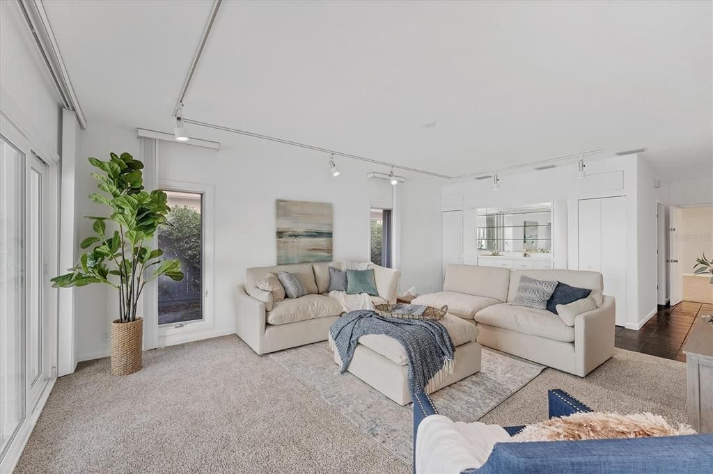 Activo con contrato: $2,999,999 (6 camas, 4 baños, 4529 Pies cuadrados)