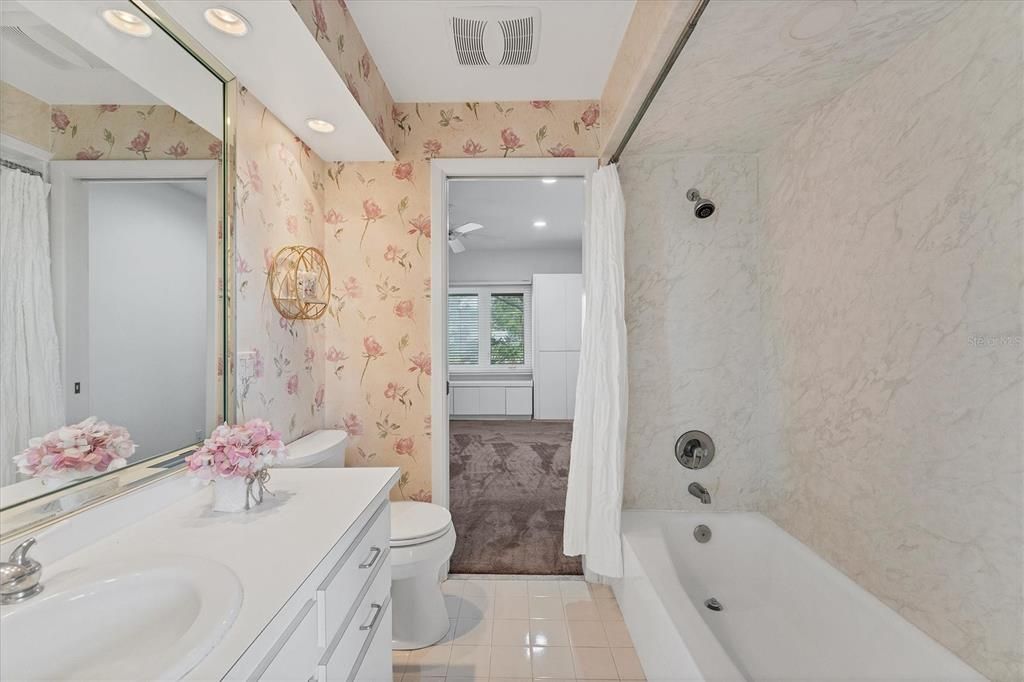 Activo con contrato: $2,999,999 (6 camas, 4 baños, 4529 Pies cuadrados)