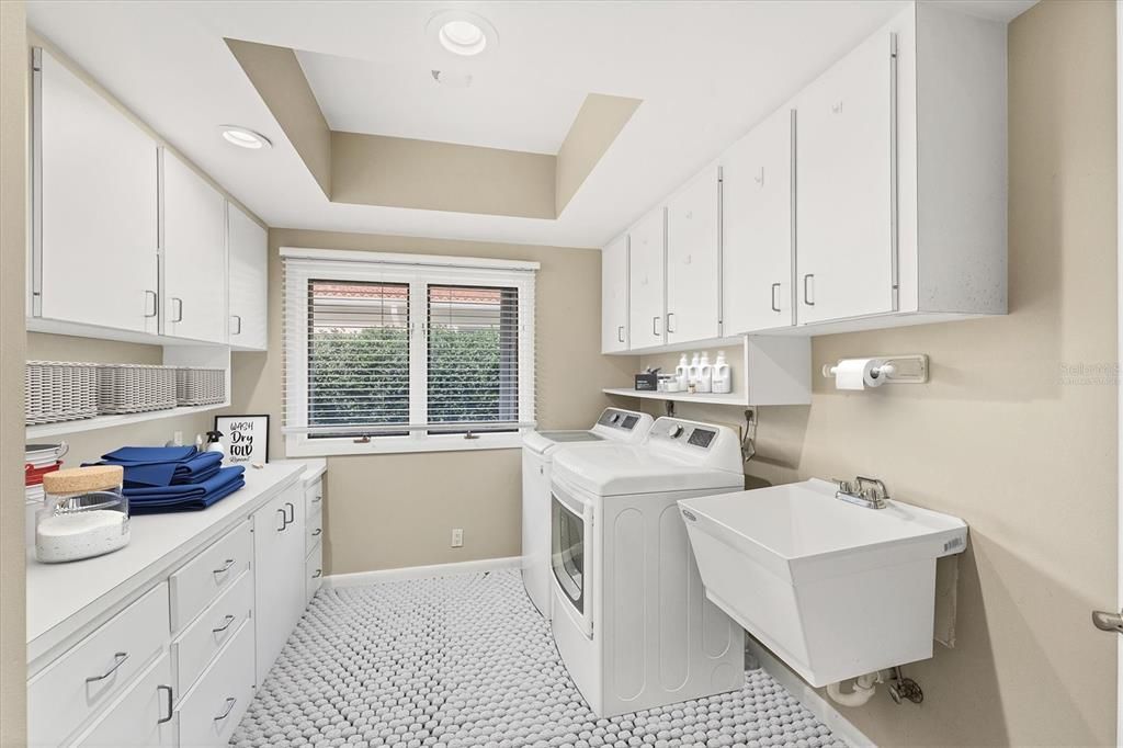 Activo con contrato: $2,999,999 (6 camas, 4 baños, 4529 Pies cuadrados)