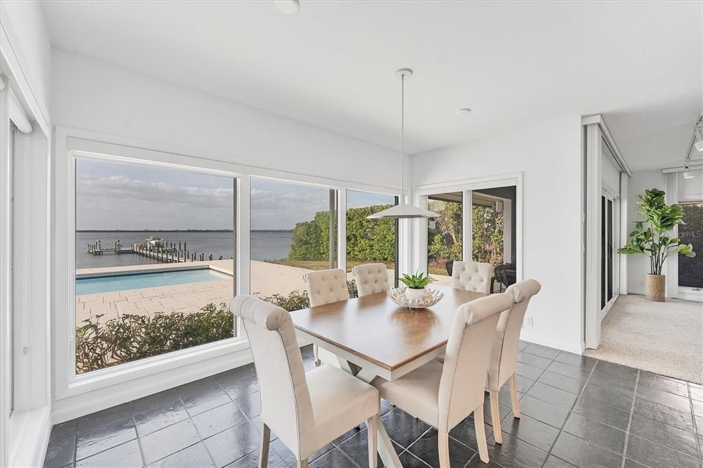 Activo con contrato: $2,999,999 (6 camas, 4 baños, 4529 Pies cuadrados)