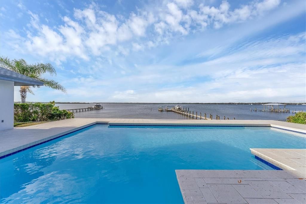 Activo con contrato: $2,999,999 (6 camas, 4 baños, 4529 Pies cuadrados)