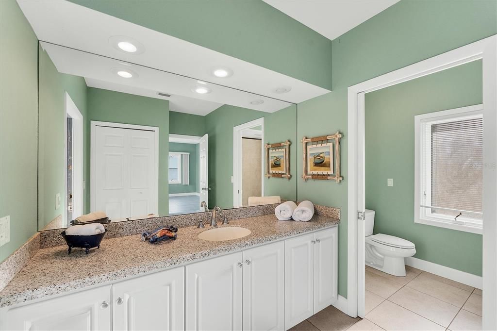 Activo con contrato: $2,999,999 (6 camas, 4 baños, 4529 Pies cuadrados)