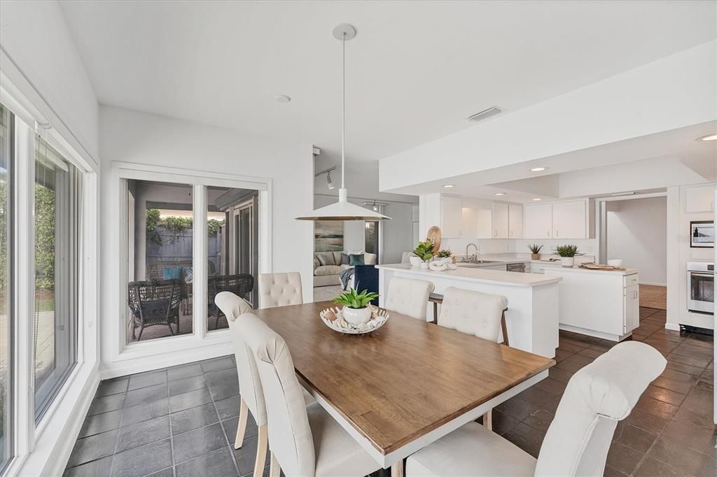 Activo con contrato: $2,999,999 (6 camas, 4 baños, 4529 Pies cuadrados)