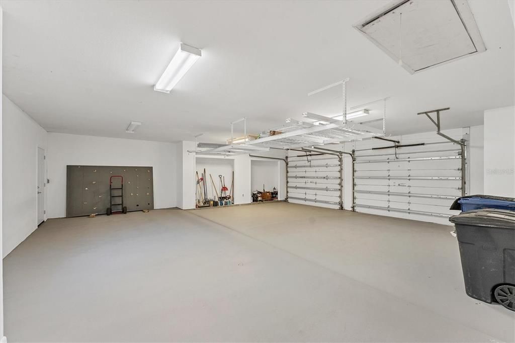 Activo con contrato: $2,999,999 (6 camas, 4 baños, 4529 Pies cuadrados)