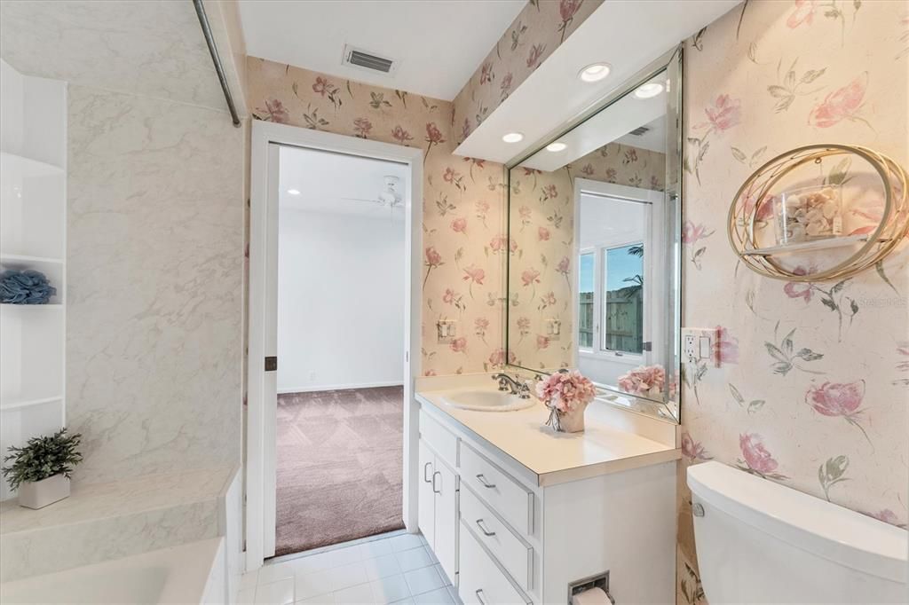 Activo con contrato: $2,999,999 (6 camas, 4 baños, 4529 Pies cuadrados)