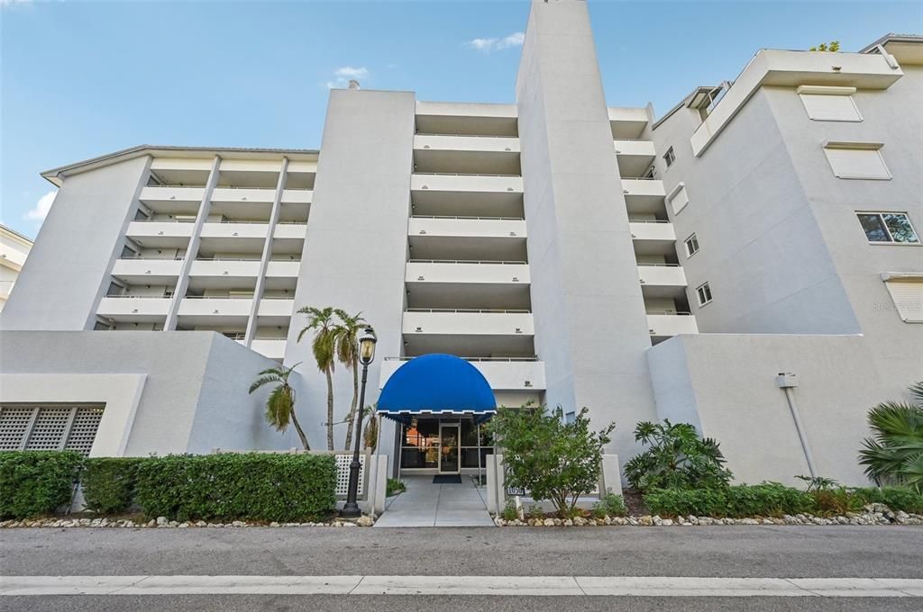 For Rent: $2,500 (2 beds, 2 baths, 1821 Square Feet)