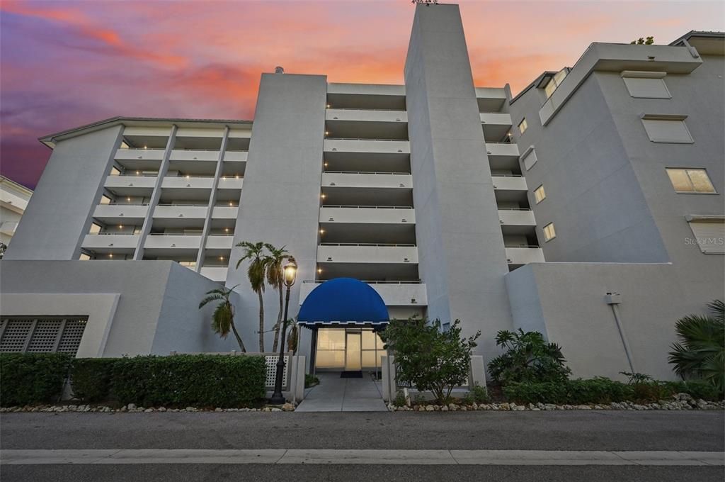 For Rent: $2,500 (2 beds, 2 baths, 1821 Square Feet)