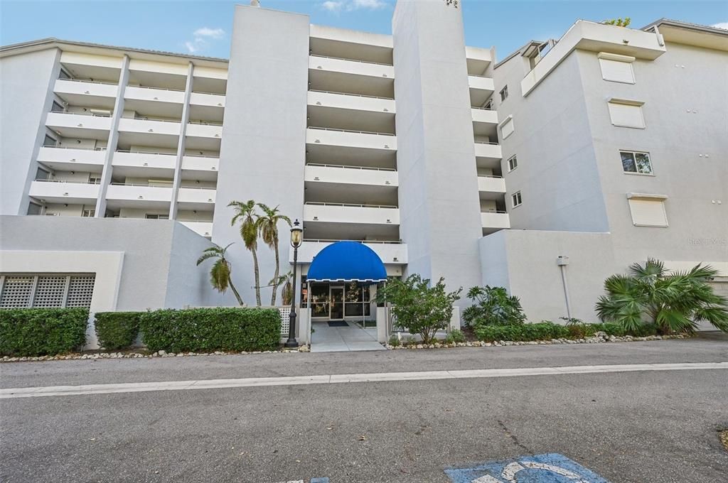 For Rent: $2,500 (2 beds, 2 baths, 1821 Square Feet)