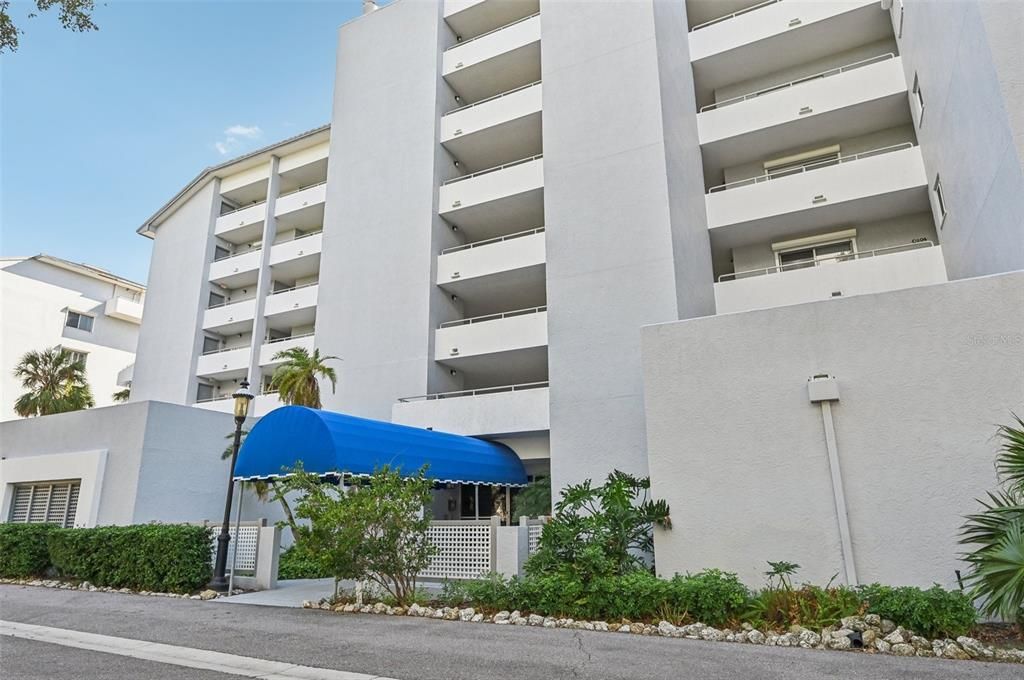 For Rent: $2,500 (2 beds, 2 baths, 1821 Square Feet)