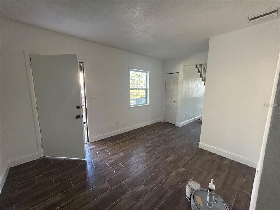 Recently Rented: $1,300 (2 beds, 1 baths, 1300 Square Feet)