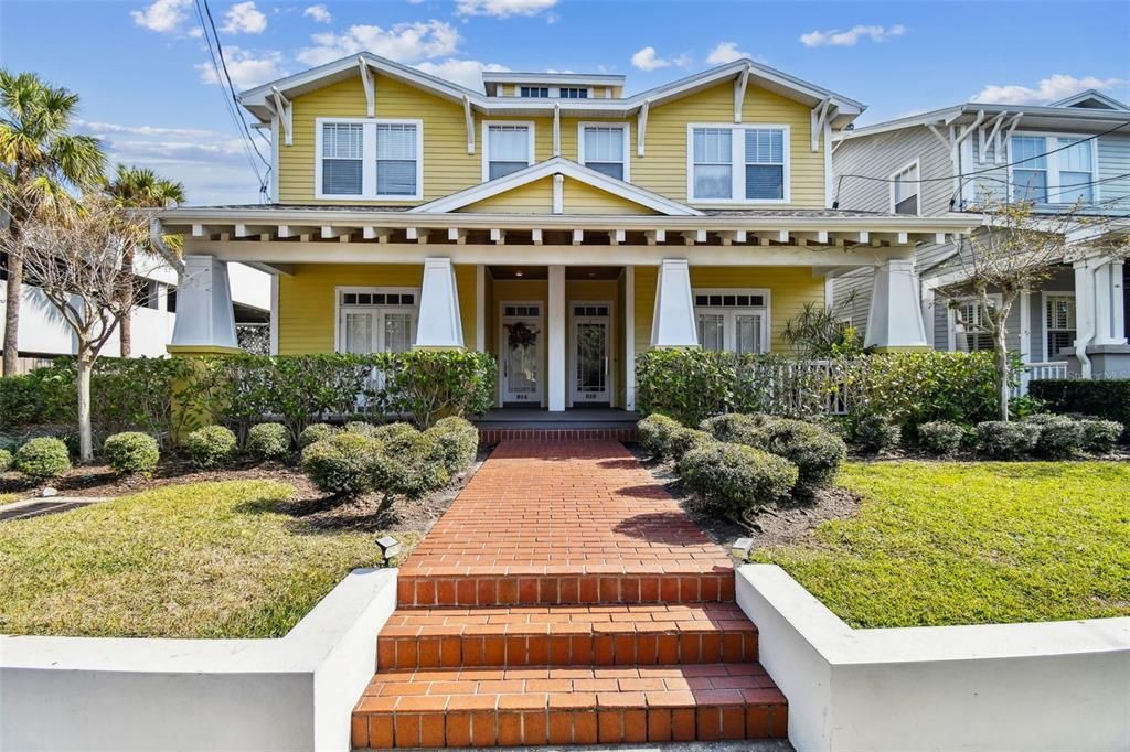 最近售出: $1,526,000 (2 贝兹, 2 浴室, 2454 平方英尺)