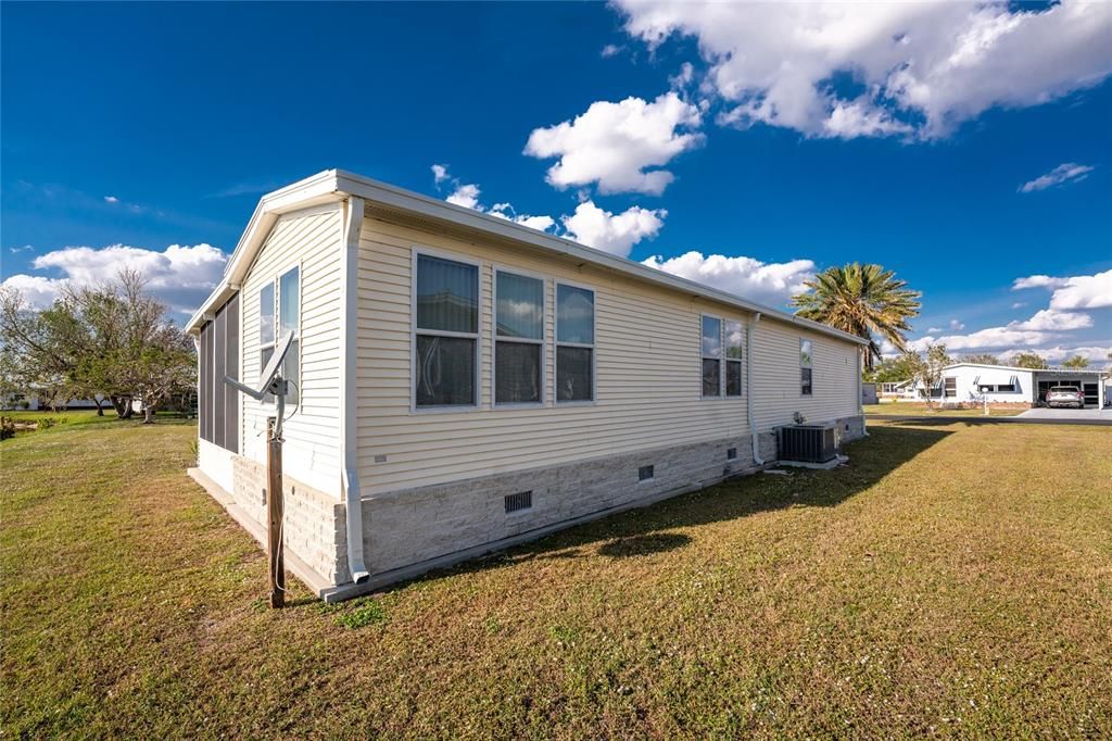 For Sale: $173,000 (2 beds, 2 baths, 1398 Square Feet)