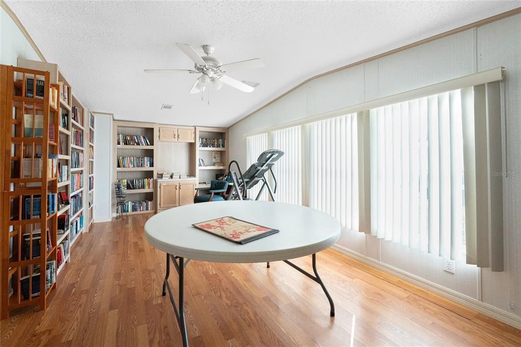 For Sale: $173,000 (2 beds, 2 baths, 1398 Square Feet)