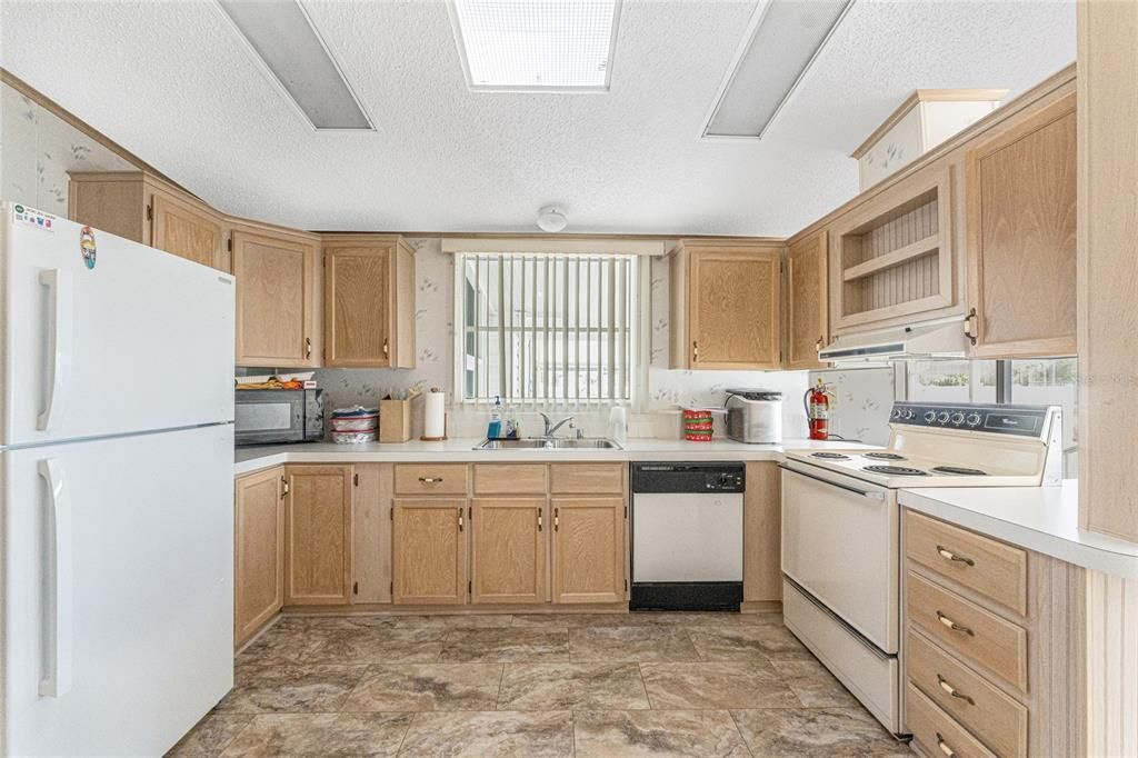 For Sale: $173,000 (2 beds, 2 baths, 1398 Square Feet)