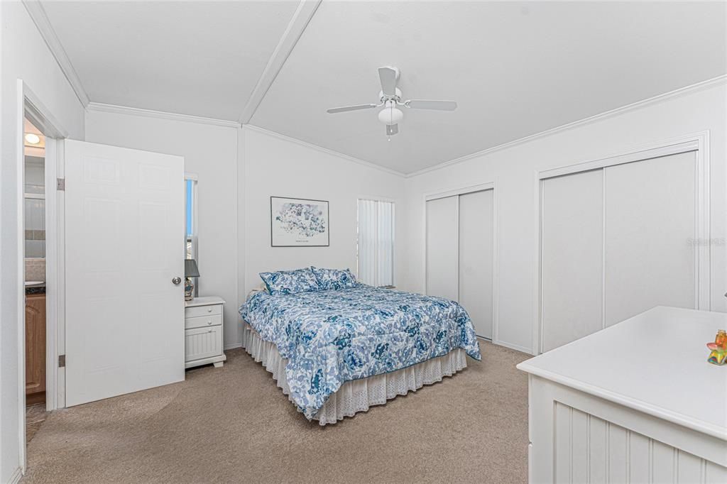 For Sale: $173,000 (2 beds, 2 baths, 1398 Square Feet)