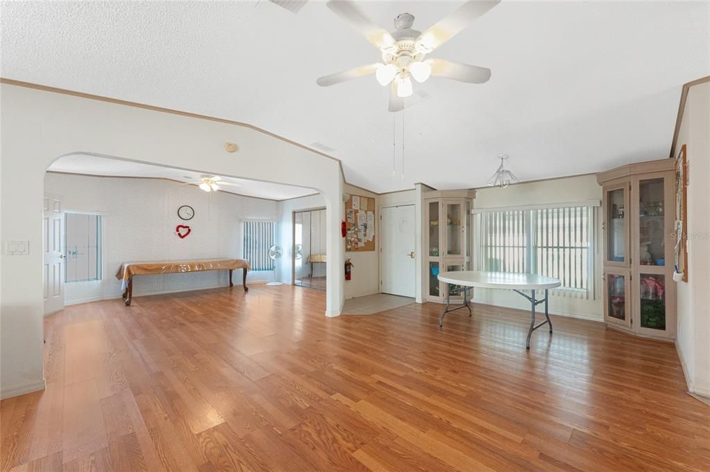 For Sale: $173,000 (2 beds, 2 baths, 1398 Square Feet)