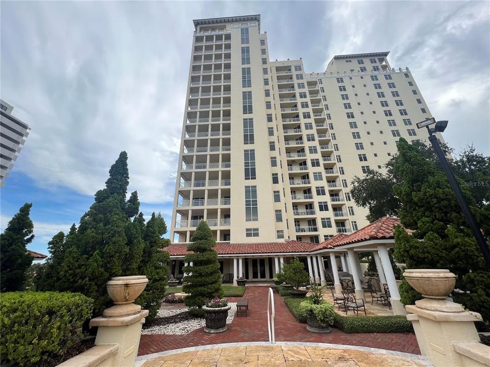 Recientemente alquilado: $14,000 (3 camas, 4 baños, 4832 Pies cuadrados)