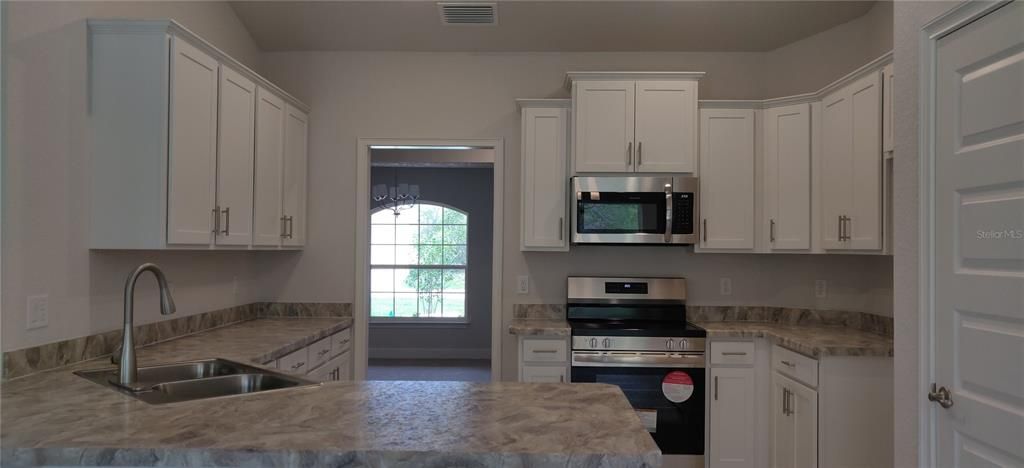 Active With Contract: $311,250 (3 beds, 2 baths, 2010 Square Feet)